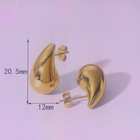 Elegant Gold Crescent Earrings - Picture 5 of 5